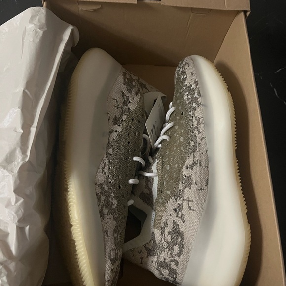 Adidas Yeezys - Picture 4 of 7